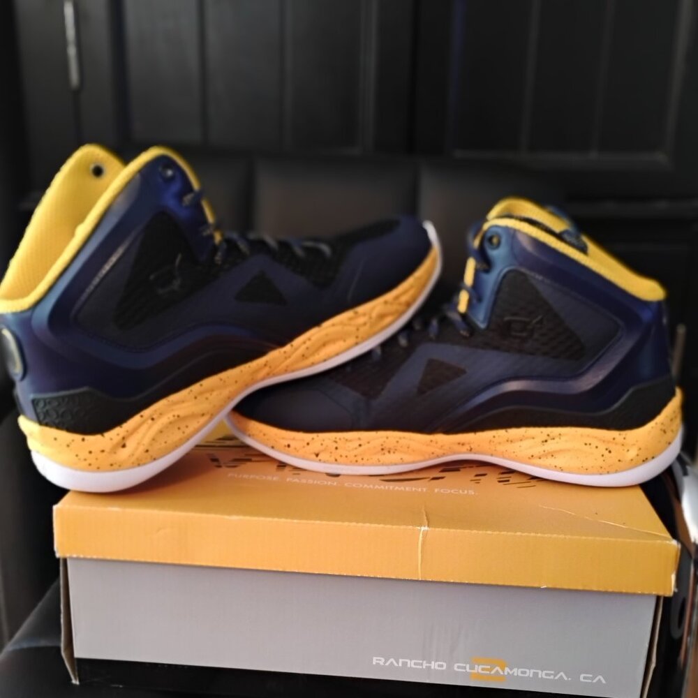 Q4 SPORTS  High Top Sneaker